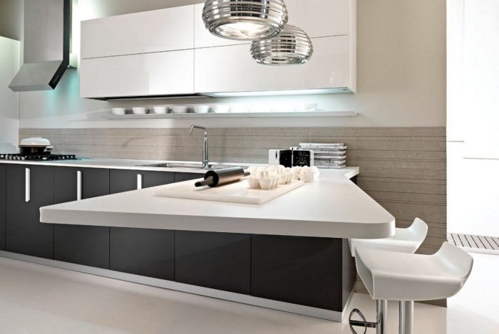 Köksbänk med barstolar -design-flytande-korian-matt-svart-fronter