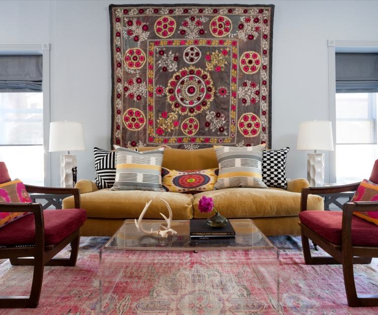 Kilim-matta-modern-vägg-dekoration-sittplatser-stoppade-möbler-senap-röd-lila