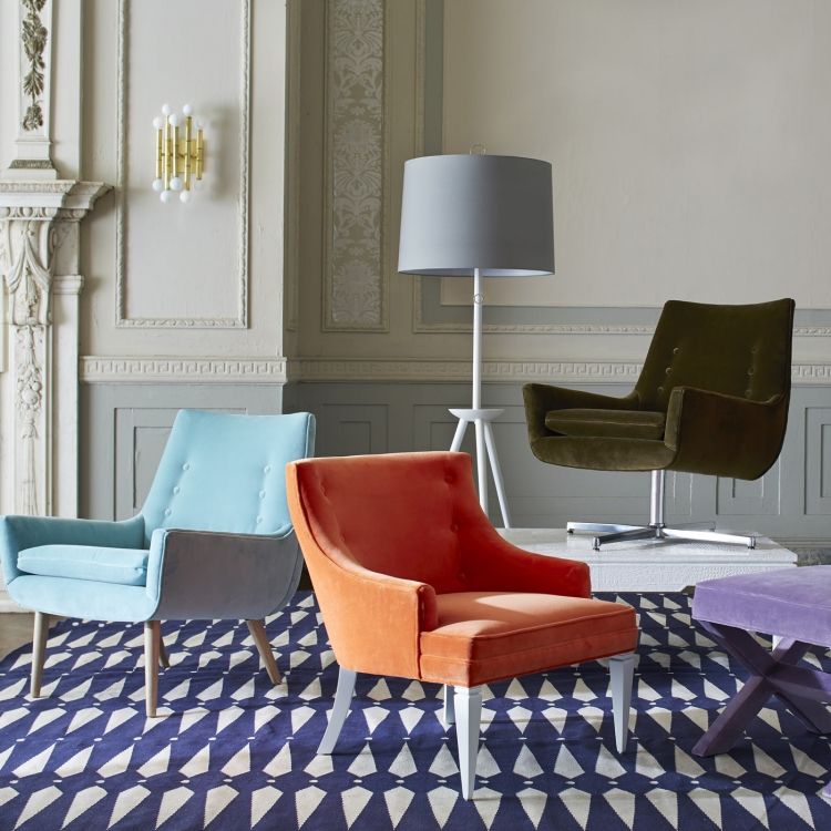 Kilim-mattan-modern-mönster-blå-vit-stoppad fåtölj-sammet-turkos-orange-stuckatur
