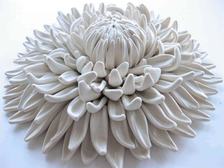 keramiska blommor dahlia vita lera blommar blad konst