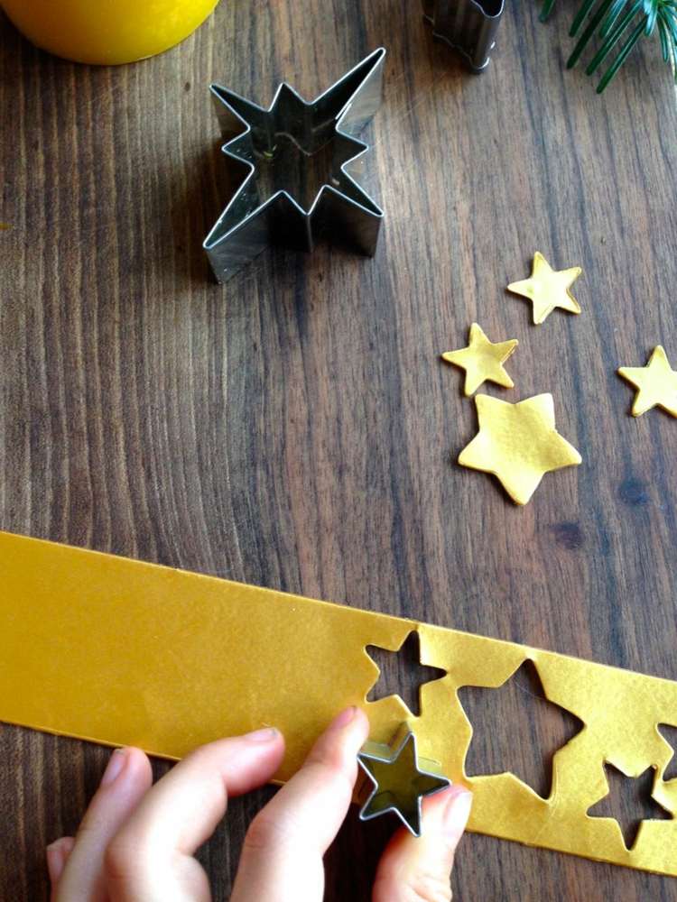 dekorera ljus julmotiv diy idéer enkelt klipp ut vaxplattor stjärnor