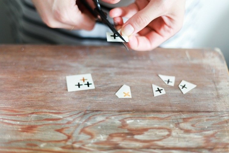 ljus dekorera julmallar cross tattoo julmotiv