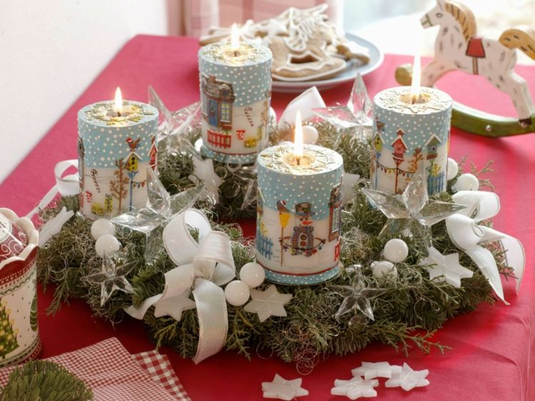 advenzkranz ljus dekorerar julmotiv snögubbe snöhus
