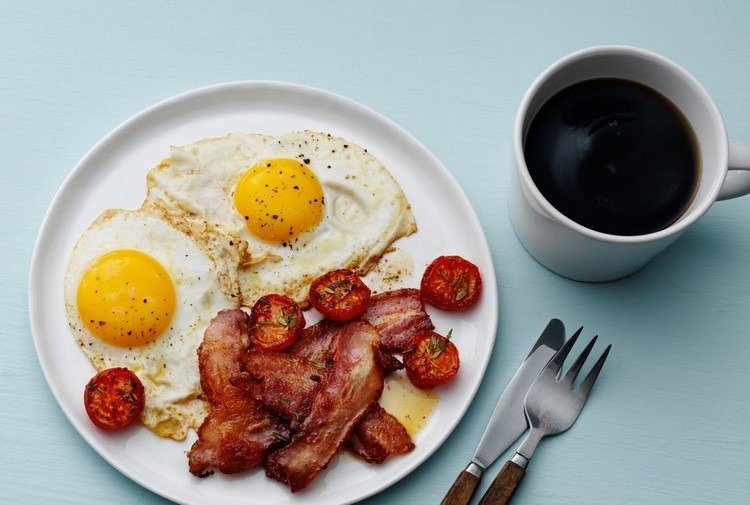 ketogena recept frukost lågkolhydratägg bacon
