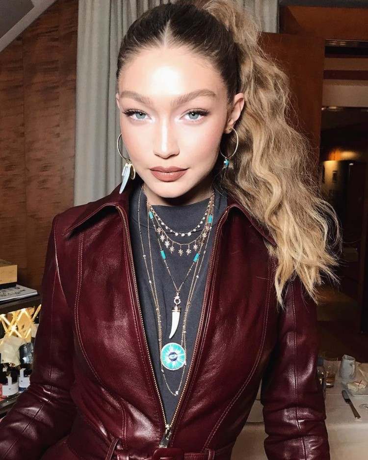 Bella Hadid Frisyrer Kedjor Skiktning Smycken Trender Sommaren 2020