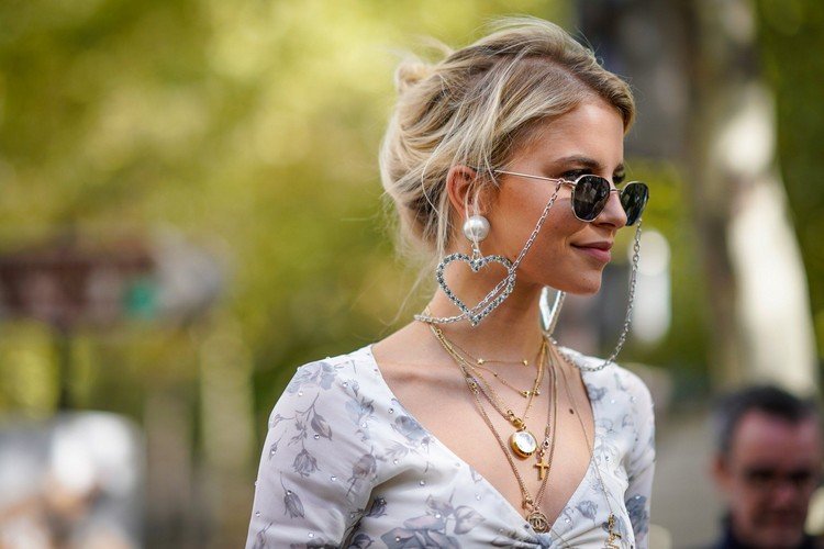 Updos Summer Outfit Ideas Halsband Trender