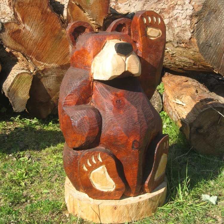 motorsåg-konst-trä-skulptur-björn-trädgård