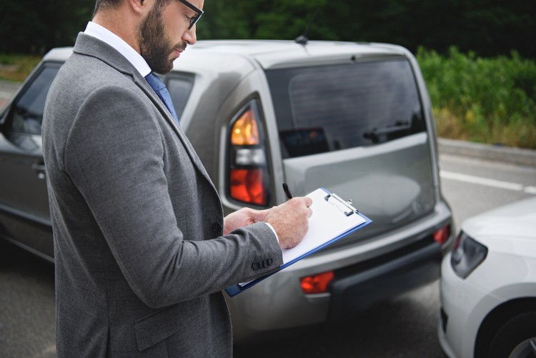 Bilförsäkringstips om hur du sparar pengar med bilförsäkring
