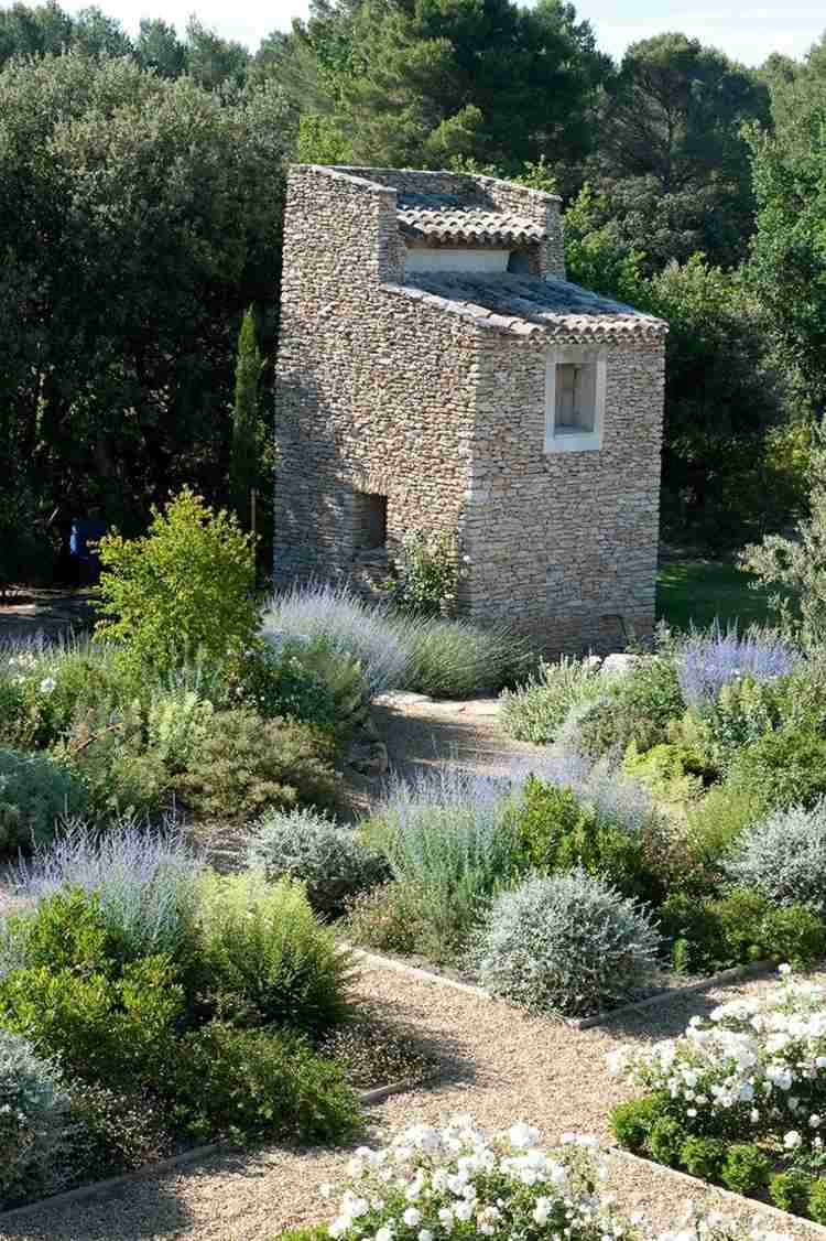 Skapa en grusbädd mediterranska-blommor-trädgårdsvägar-idéer-romantik-natur