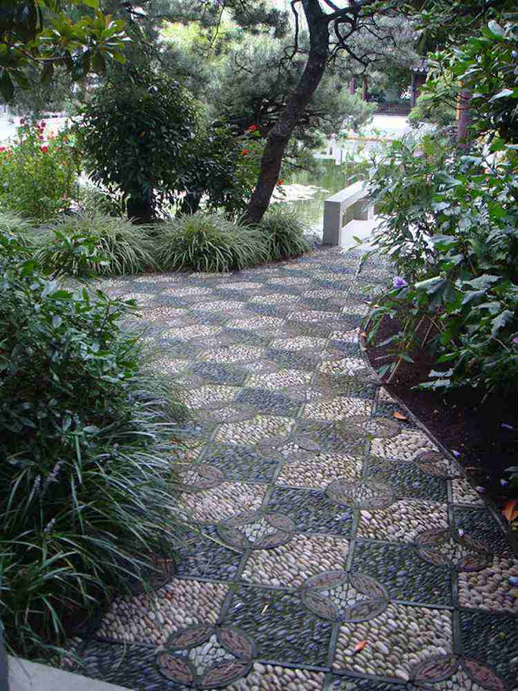 sten-mosaik-trädgård-stig-design-individuellt-monokrom-chic