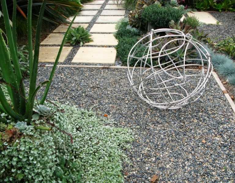 Grus-trädgård-skapa-modern-konst-tråd-kaktusar