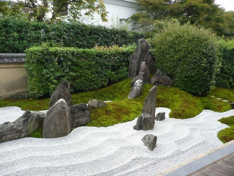 Skapa-en-grus-trädgård-design-en-japansk-trädgård