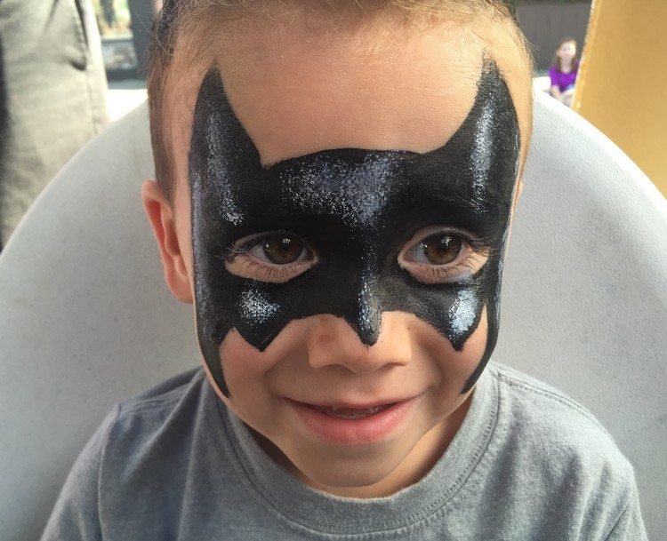 ansiktsmålning idéer superhjälte batman mask lätt