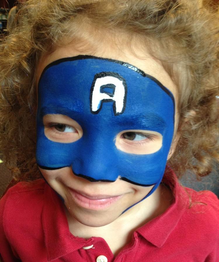 enkla sminkidéer barn karneval capitain america måla blå mask