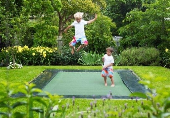 Trampolin hopp-studsa barn lekplatsutrustning trädgård idéer