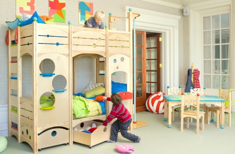 Barnsäng-barnrum-förvaringsutrymme-lekplats-leksaksförvaring