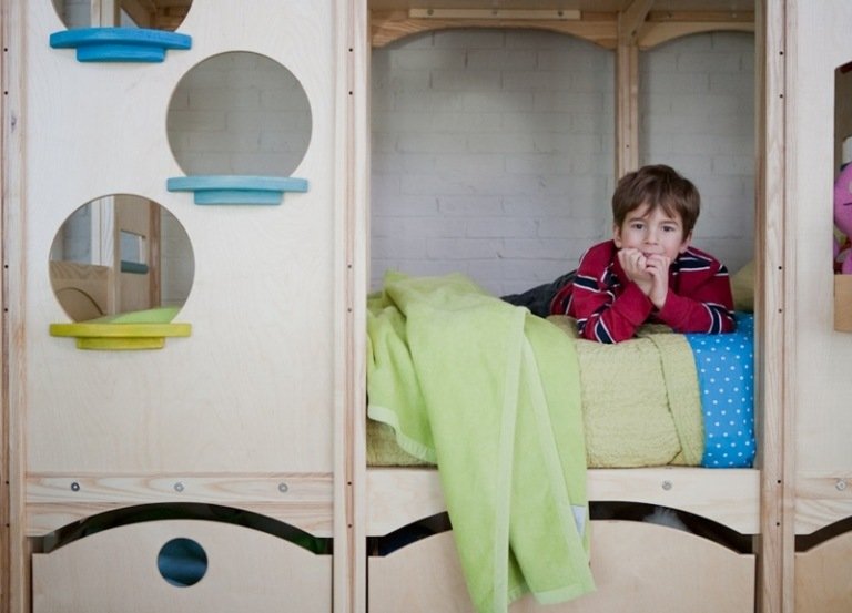 Barnsäng-barnrum-lek säng-trä-massivt-original