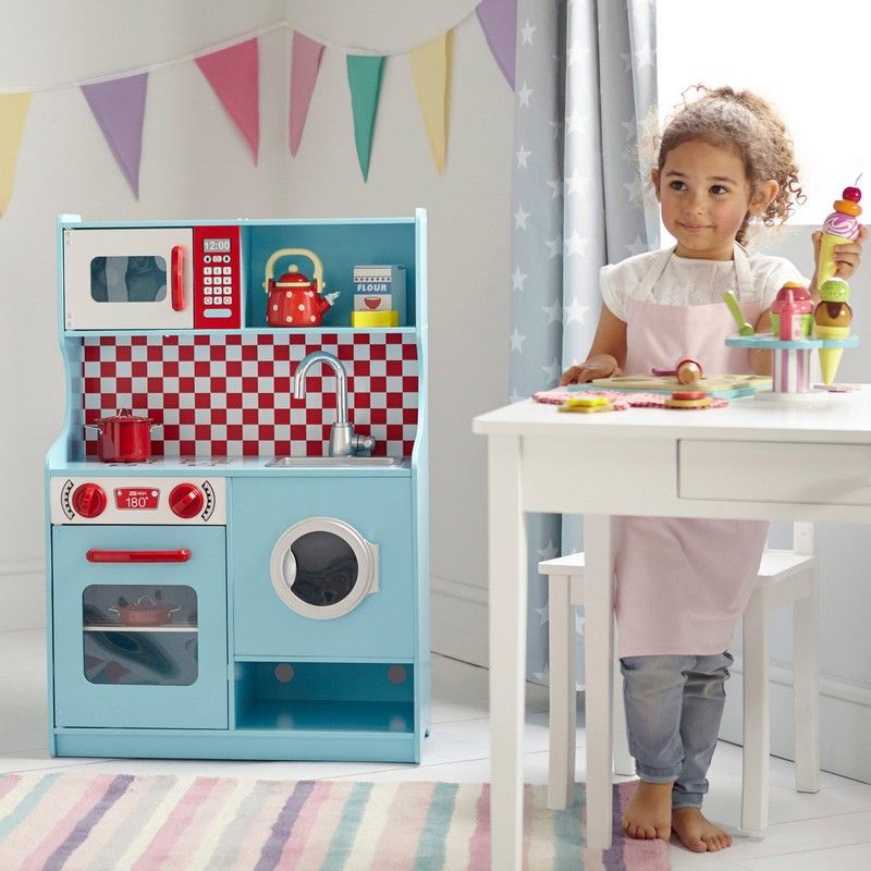 Barnkök-trä-litet-skåp-blå-ugn-diskbänk-mikrovågsugn