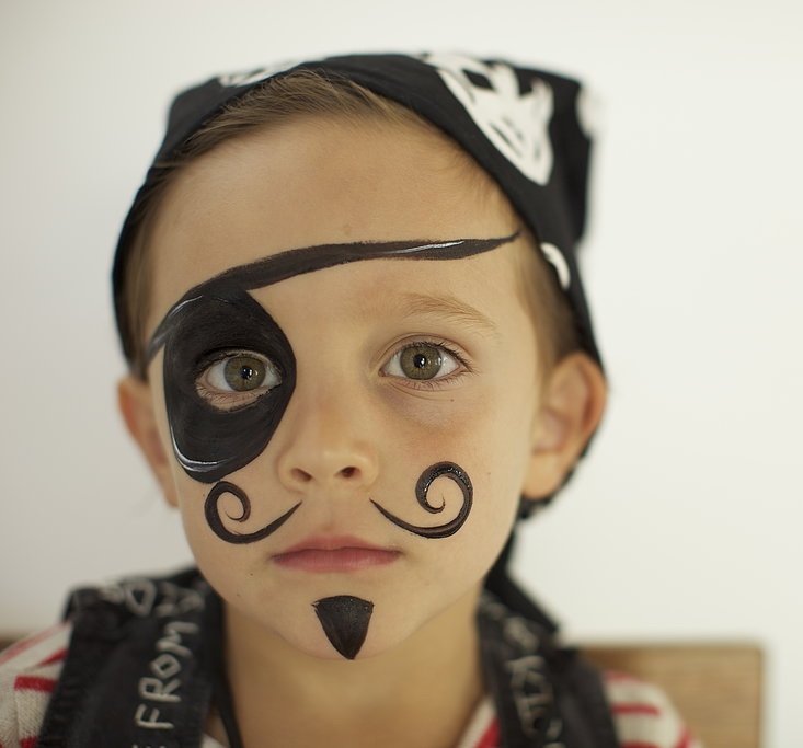 ansiktsmålning pojkar motiv pirat