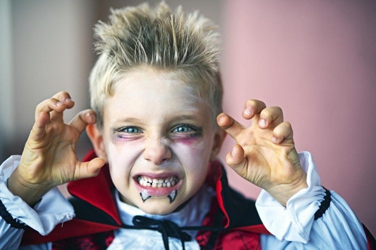 ansiktsmålning pojkar motiv vampyr dracula