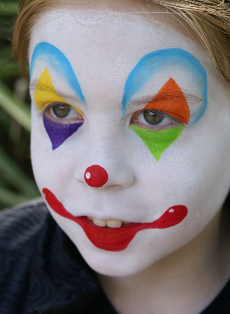 ansiktsmålning pojkar motiv clown färg vit