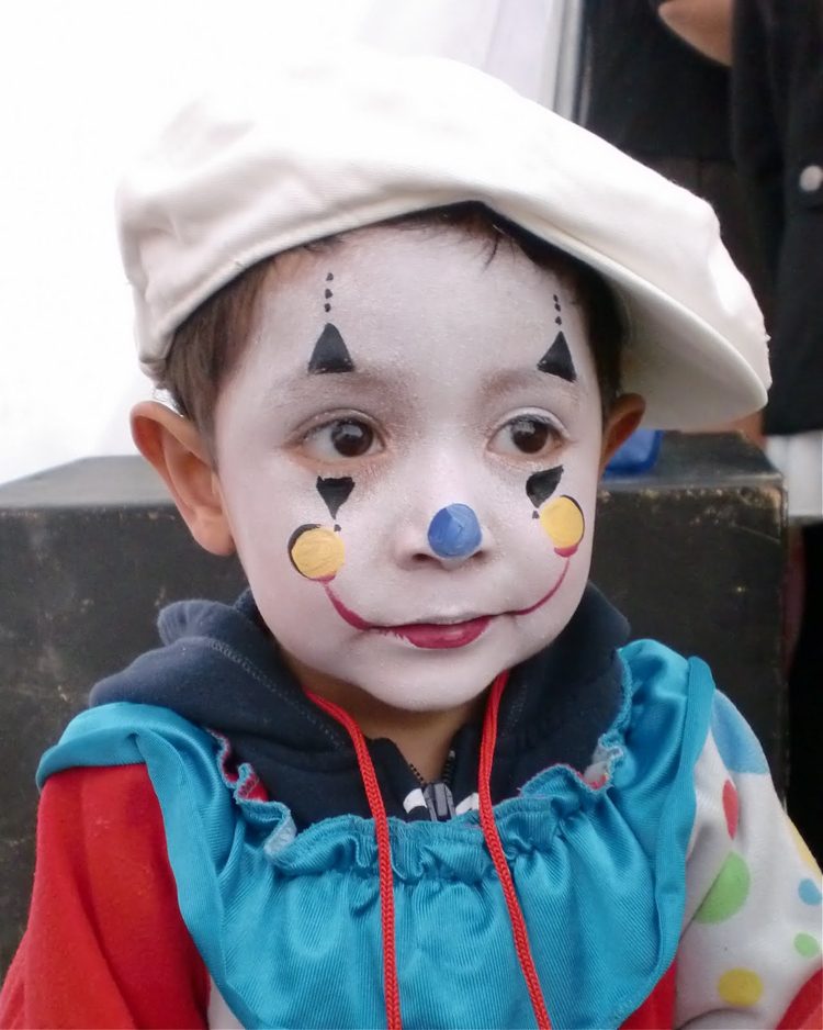 ansiktsmålning pojkar motiv clown pantomime