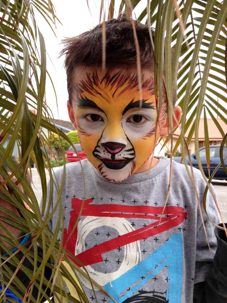 ansiktsmålning pojkar motiv lejon idé