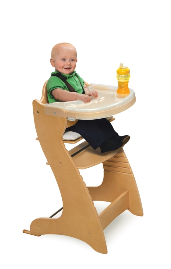 Välvda linjer-barnstol-gjorda av trä med en bricka gjord av plast
