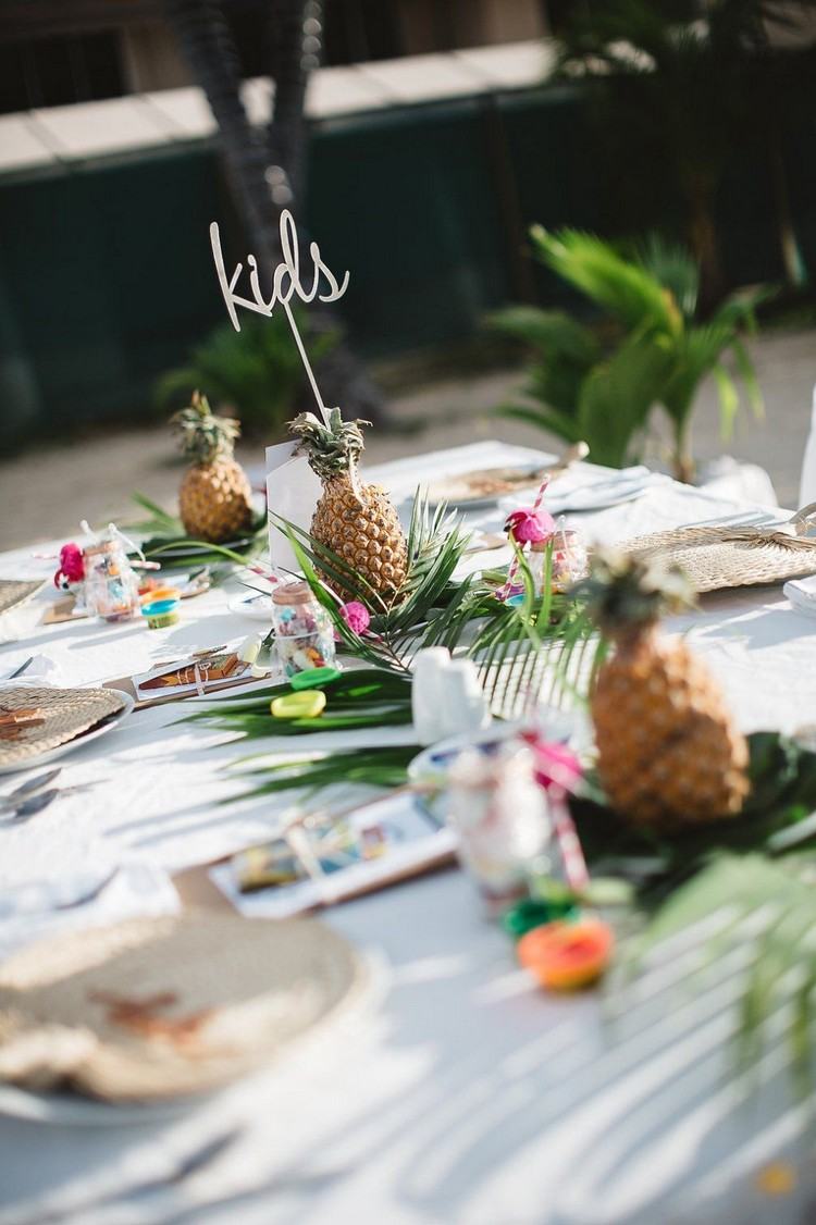 tropiska bröllop barn bord idéer ananas skylt små leksaker