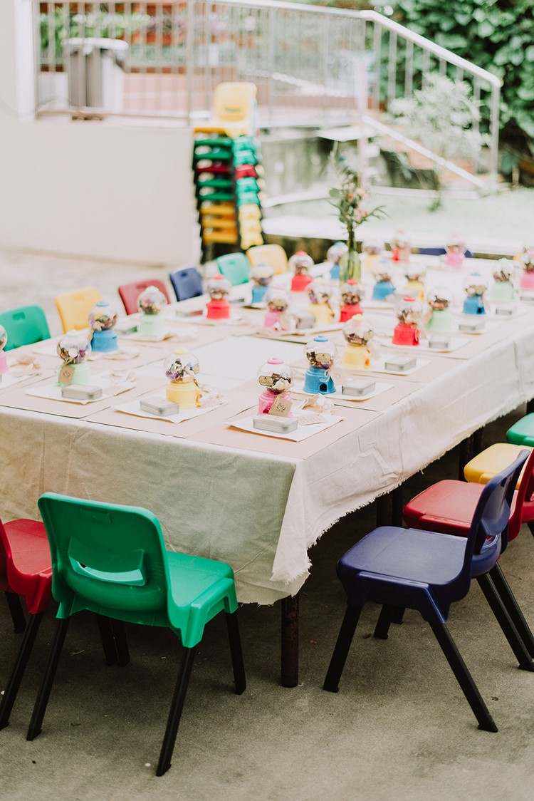 barnbord för bröllop design färgglada barnstolar presentleksaker