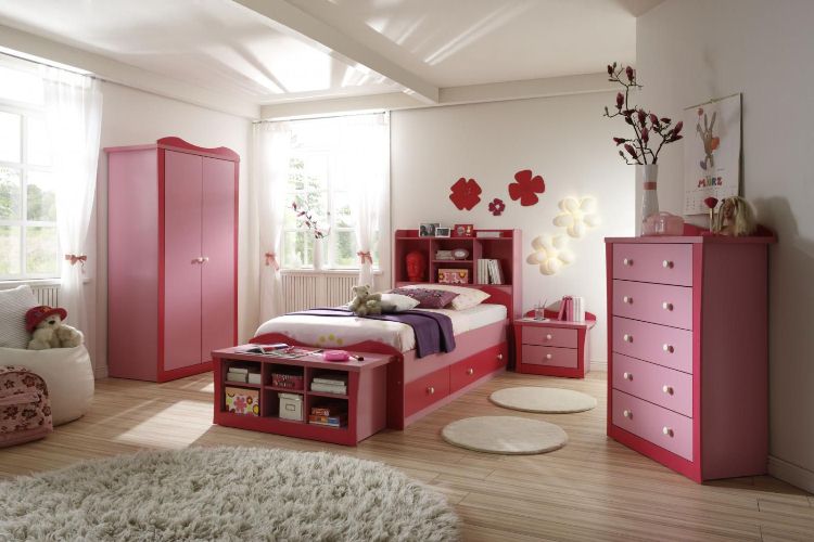 barnrumsdekoration flicka väggdekorationslampor blommor rosa möbler