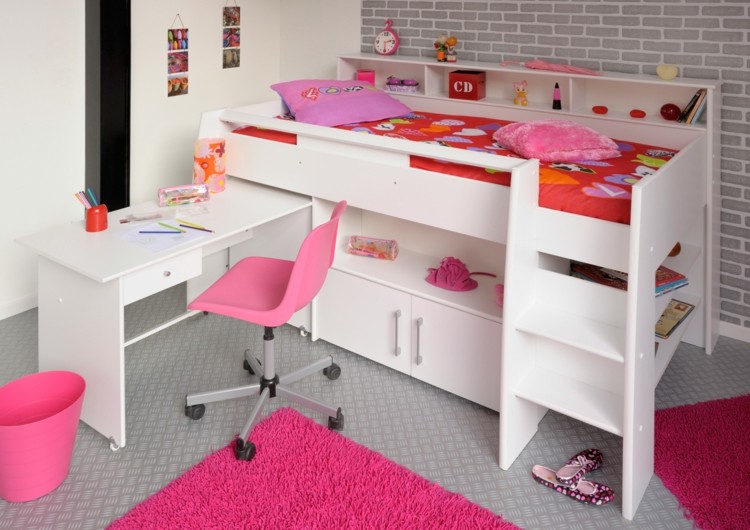 Barnrumstjej 2015 rosa överkast matta över golv