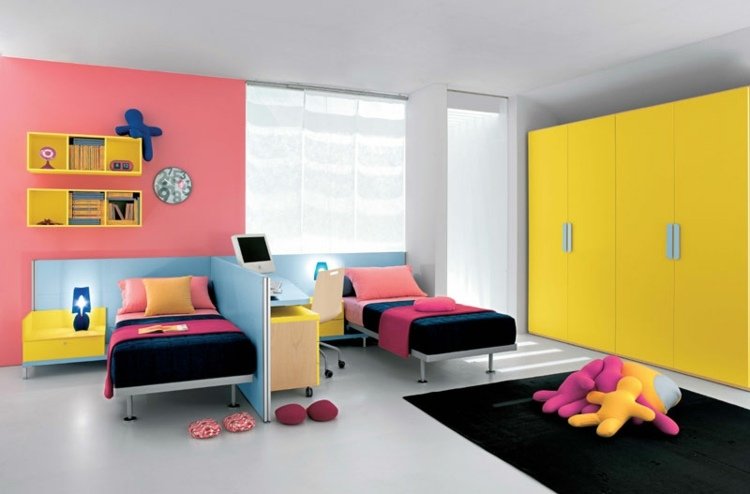 barnrum för två färgglada-färger-gul-rosa-rumsdelare-skrivbord