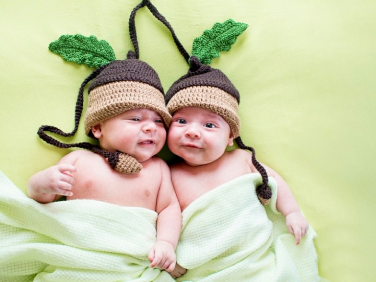 Barnrum-tvillingar-uppsättning-idéer-sötstickad hatt