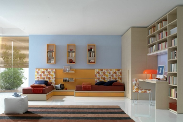 design barnrum tvillingar idé skrivbord accent vägg ljusblå