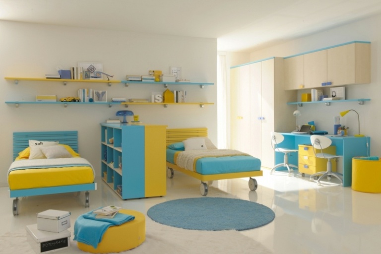 design barnrum blå gul idé sängar hjul runt mattan