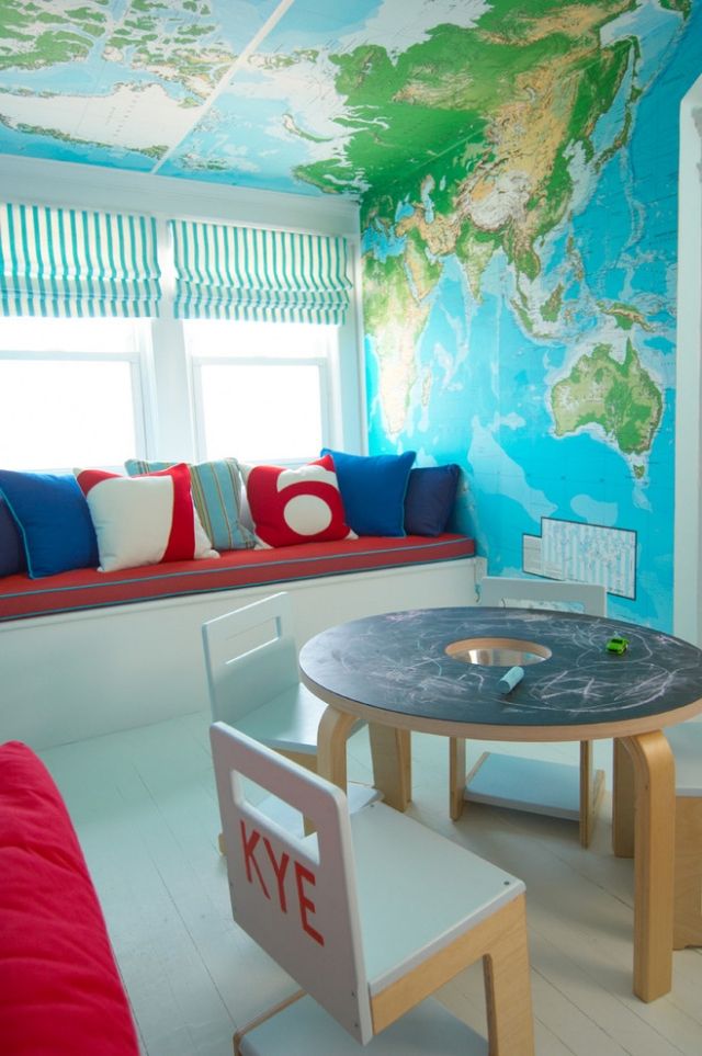 vägg-tak-barnrum-pappers-tapeter-världskarta-motiv-möbler-färger