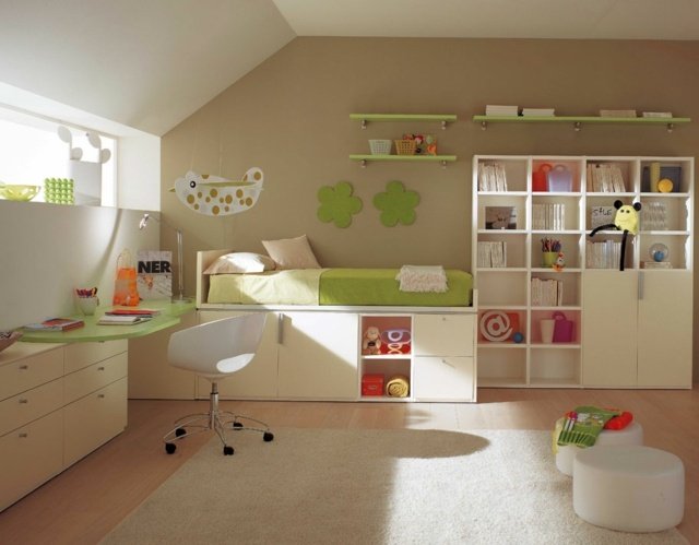 Ställ in barnrumsidéer vacker design gräsgrön sängväggshylla litet fönster