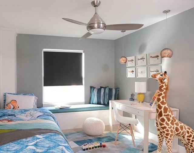 Färg vit skrivbord grå vägg blå deco giraff