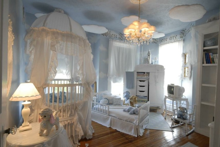 barnrum vita romantiska möbler baby säng himmelsäng blå filt vägg