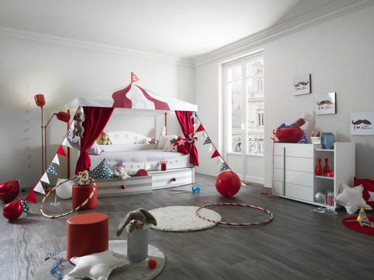 Helt designade barnrumssäng baldakin cirkus tema byrå dekoration
