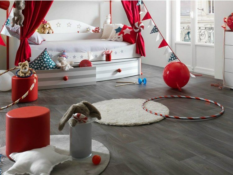 Helt designade barnrum Laminatgolv rund matta dekoration