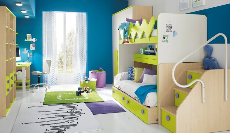Optimalt inredda barnrum små-funktionella-säng-loft säng-förvaringsfack-matta-skrivbord-stol