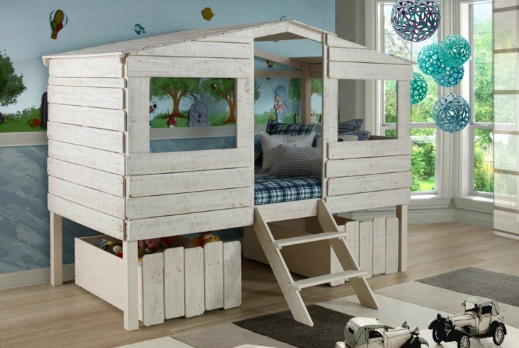 barnrum-optimal-inredning-lek-hus-trä-lameller-trappor-låda-förvaring-vägg-dekoration-matta-säng