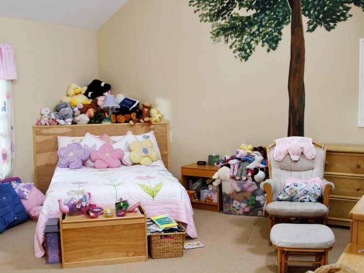 renovera barnrummet i förväg leksaker förvaringsutrymme lekplats tillsammans syskon spjälsäng väggdekoration