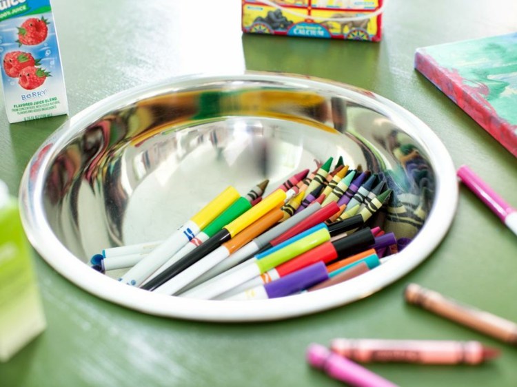 barnrum tak design diy bord tinker skål färgade pennor filtpennor