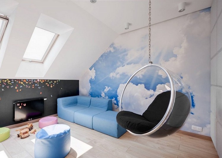 Barnrums väggdesignidéer-fototapeter-moln-blå-himmel-hängande stol-bubbla