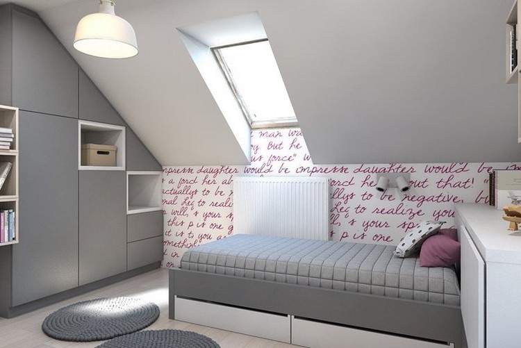 Barnrums väggdesign tjej-sluttande-tak-tapeter-font-rosa-bokstäver-grå-möbler