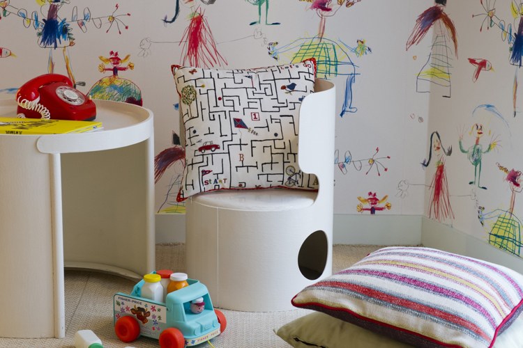 Barnrumsmöbler och dekoration-kuddar-tapeter-ritningar-vita-barnmöbler