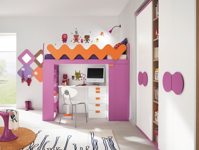 Barnrumsdesign-idéer-loftsäng-parapet-vågmotiv-orange
